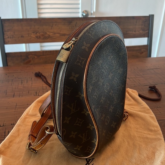 Authentic Louis Vuitton!!! Ellipse backpack, sac a dos. Adjustable straps!!! - Picture 10 of 11